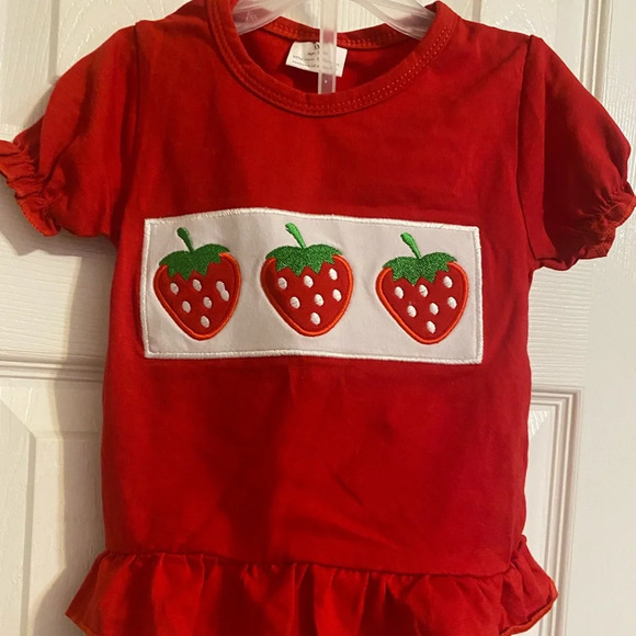 New Strawberry Outfit - Picture 1 of 5